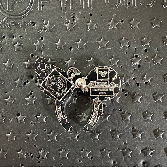 Authentic Disney Hidden Mickey Snacks Ears Pin - Picture 2 of 2